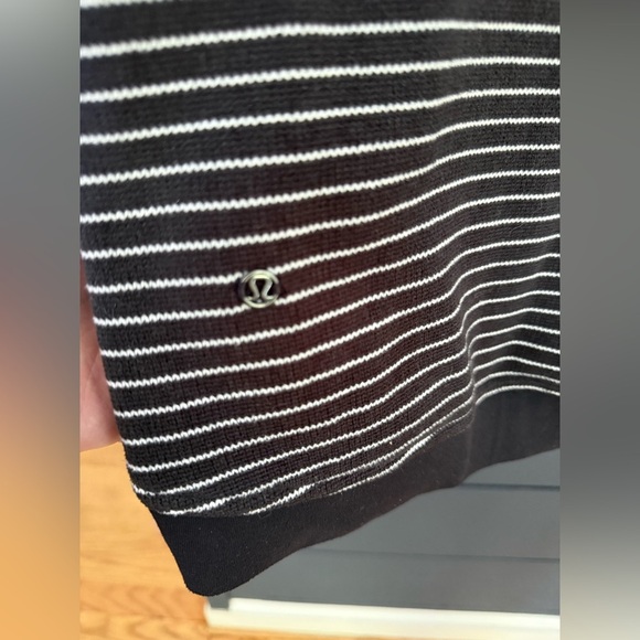 Lululemon Fleet Street black white striped pullover size 2 - Picture 5 of 7